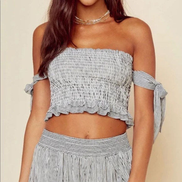 BLUE LIFE CROP TOP WITH BOWS - Picture 1 of 3